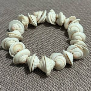 Elegant Cream Shell Bracelet